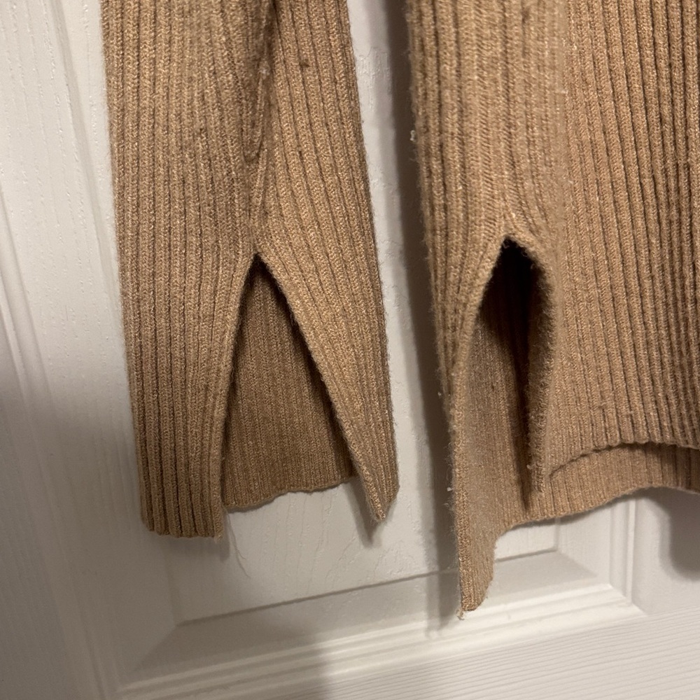 Abercrombie & Fitch Two-Tone Crewneck Sweater - Tan and Cream - Picture 4 of 6